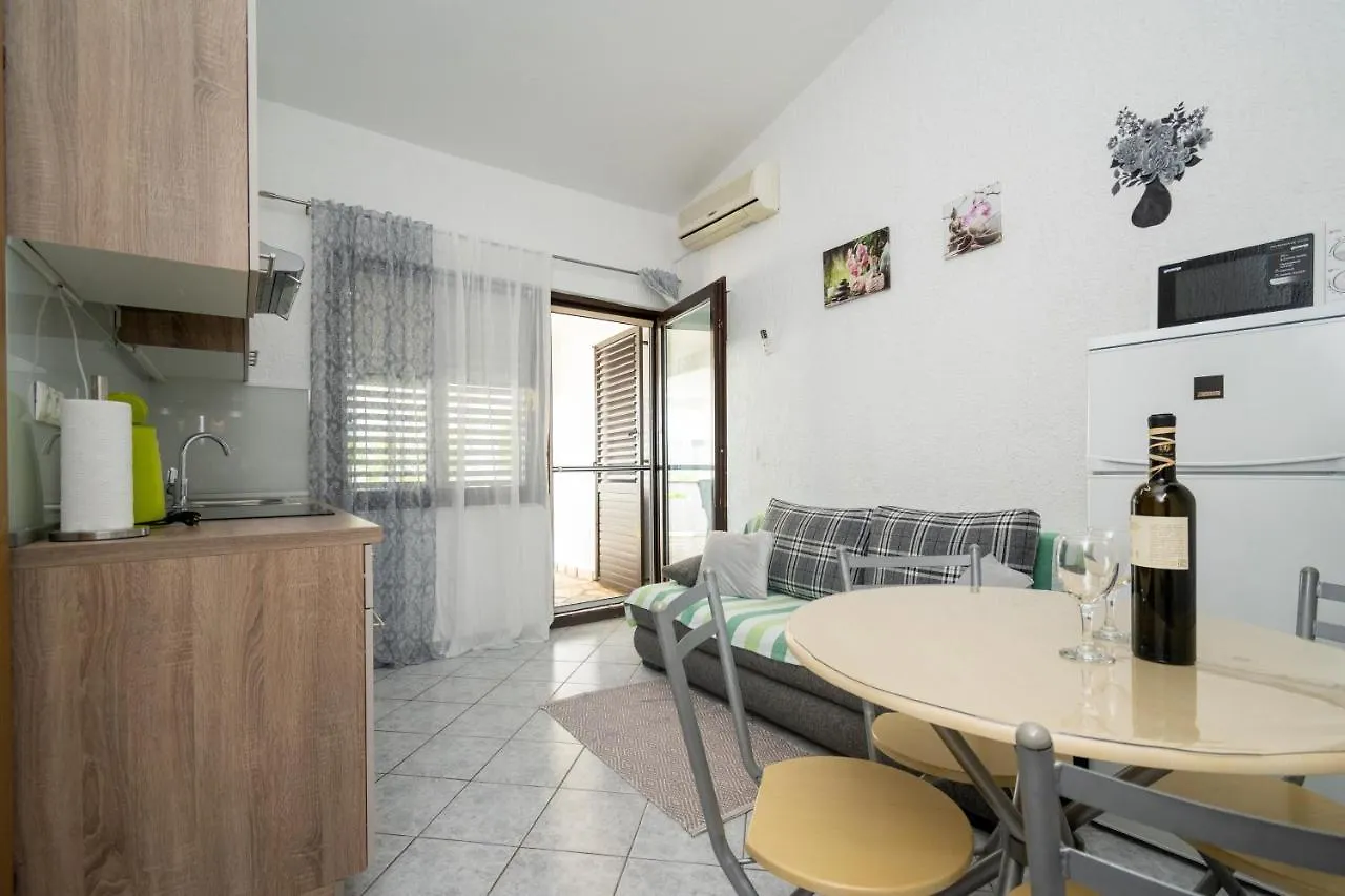 Apartments By The Sea Vir - 20712