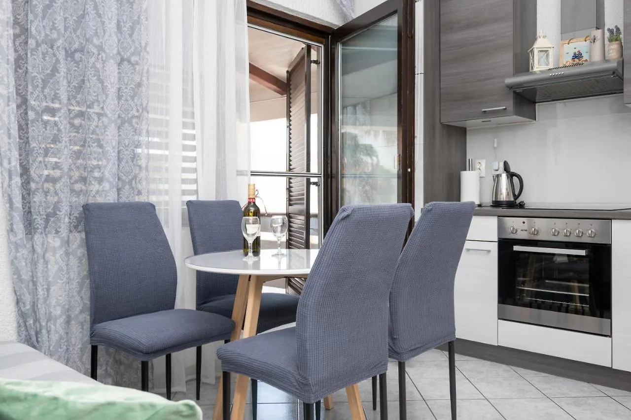 Apartments By The Sea Vir - 20712