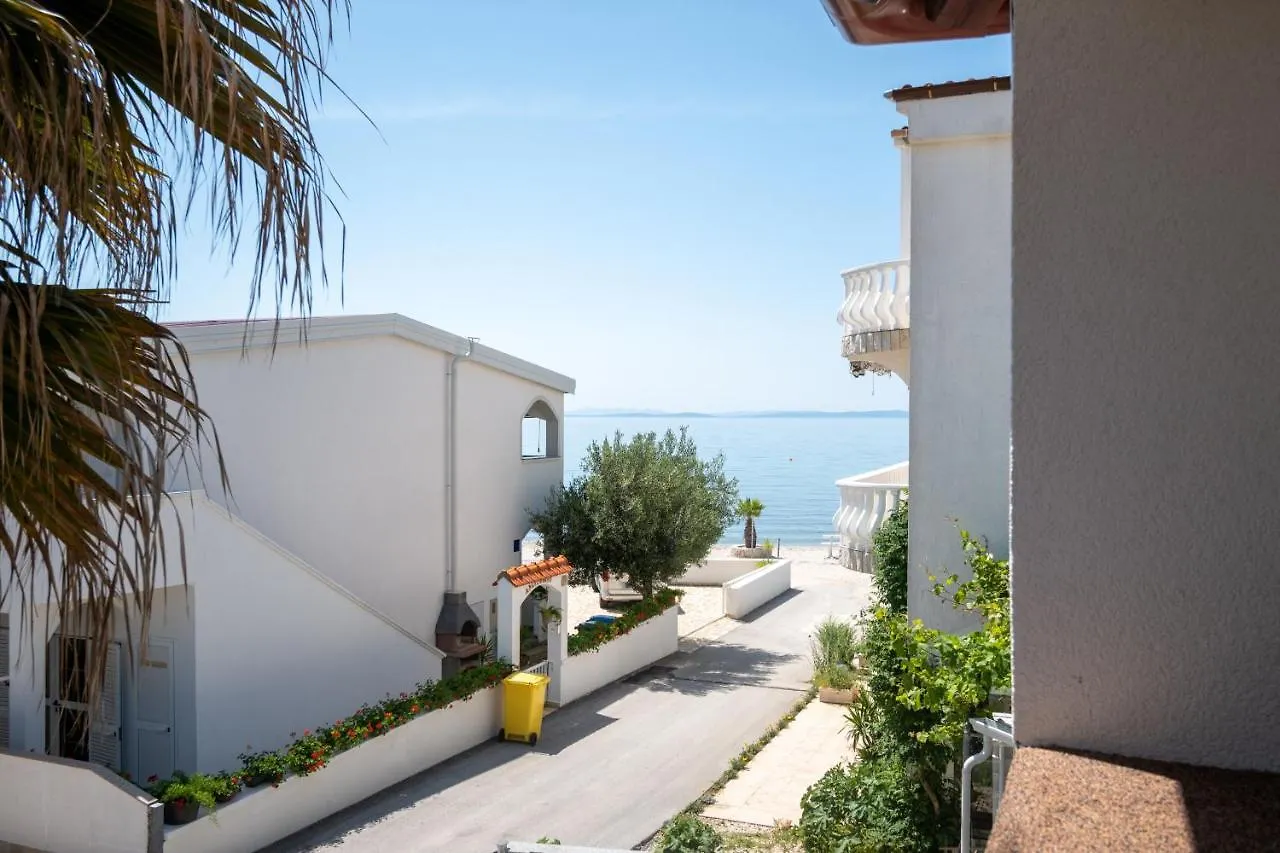 Apartments By The Sea Vir - 20712