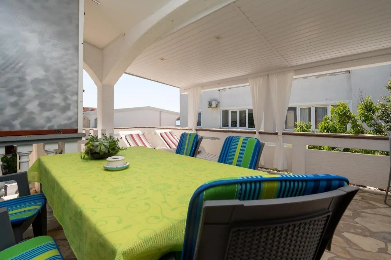 Apartments By The Sea Vir - 20712